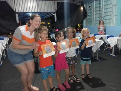 Noite de AutÃ³grafos reuniu centenas de pessoas em Rio Bonito do IguaÃ§u